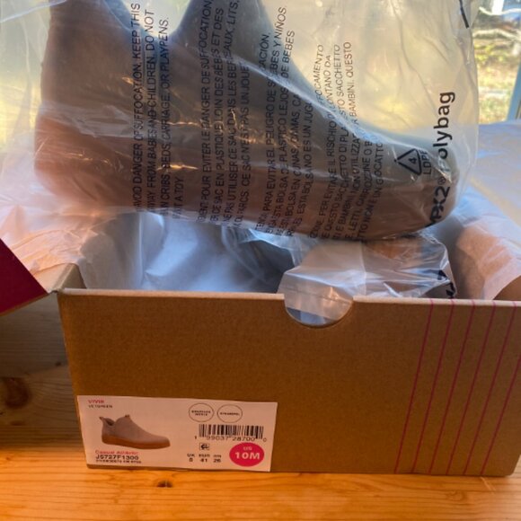 NWT Ryka Women's Vivie Ankle Bootie water repellant - Picture 9 of 9